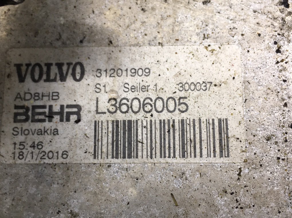 Радиатор масляный для Volvo C70, 2006 г. 2.4 i бензин б/у — фото 5