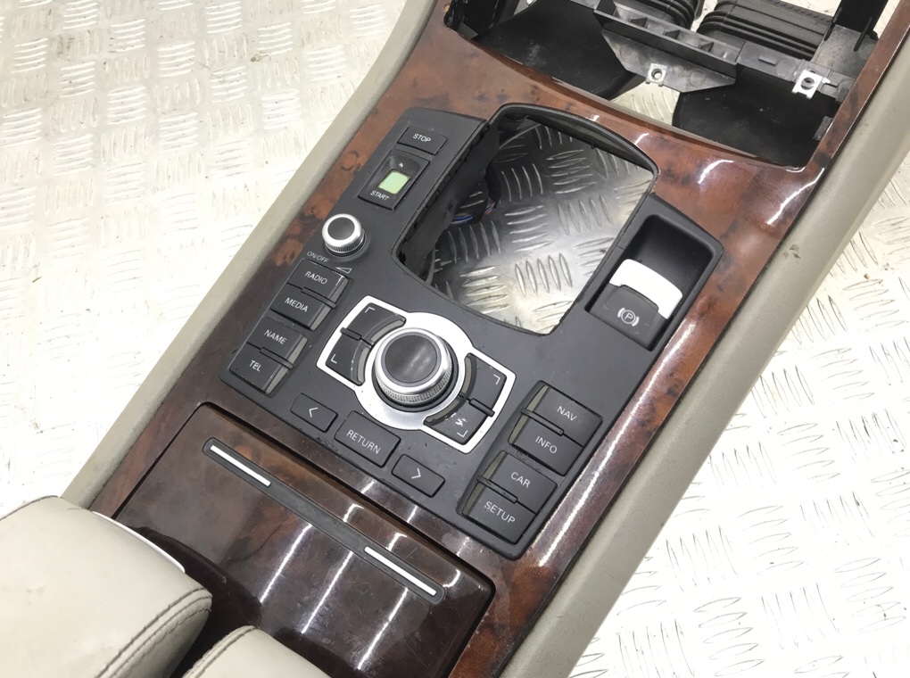Консоль салона (кулисная часть) для Audi A8, 2007 г. 3.0 TDi дизель б/у — фото 3