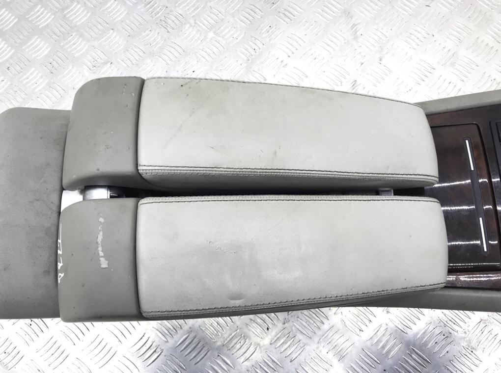 Консоль салона (кулисная часть) для Audi A8, 2007 г. 3.0 TDi дизель б/у — фото 6