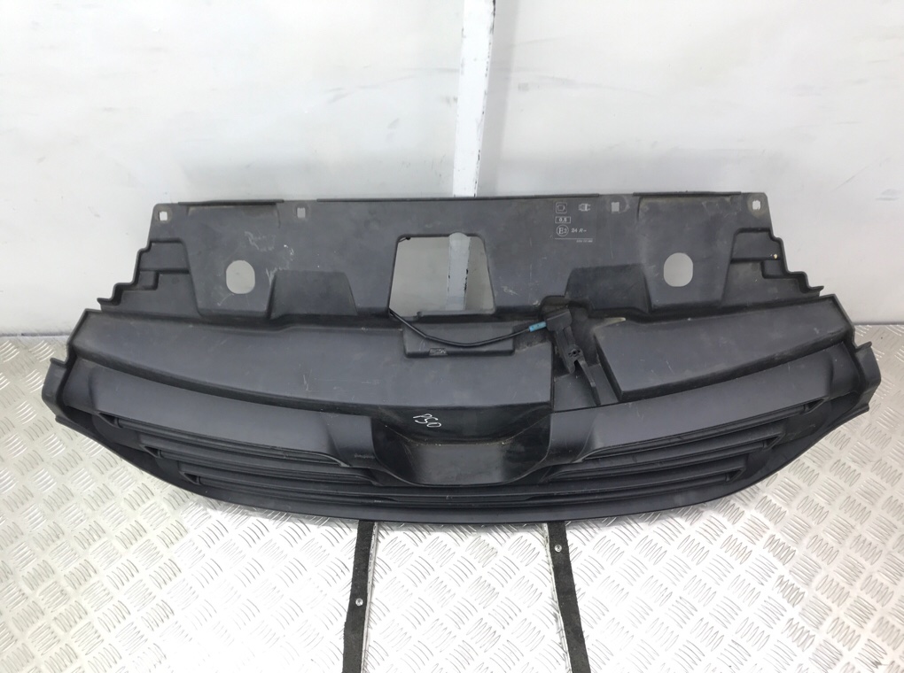 Решетка радиатора для Renault Trafic, 2015 г. 1.6 CDTI дизель б/у — фото 2