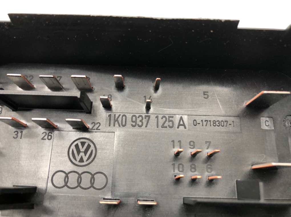 Блок предохранителей для Volkswagen Jetta, 2007 г. 2.0 TDi дизель б/у — фото 6