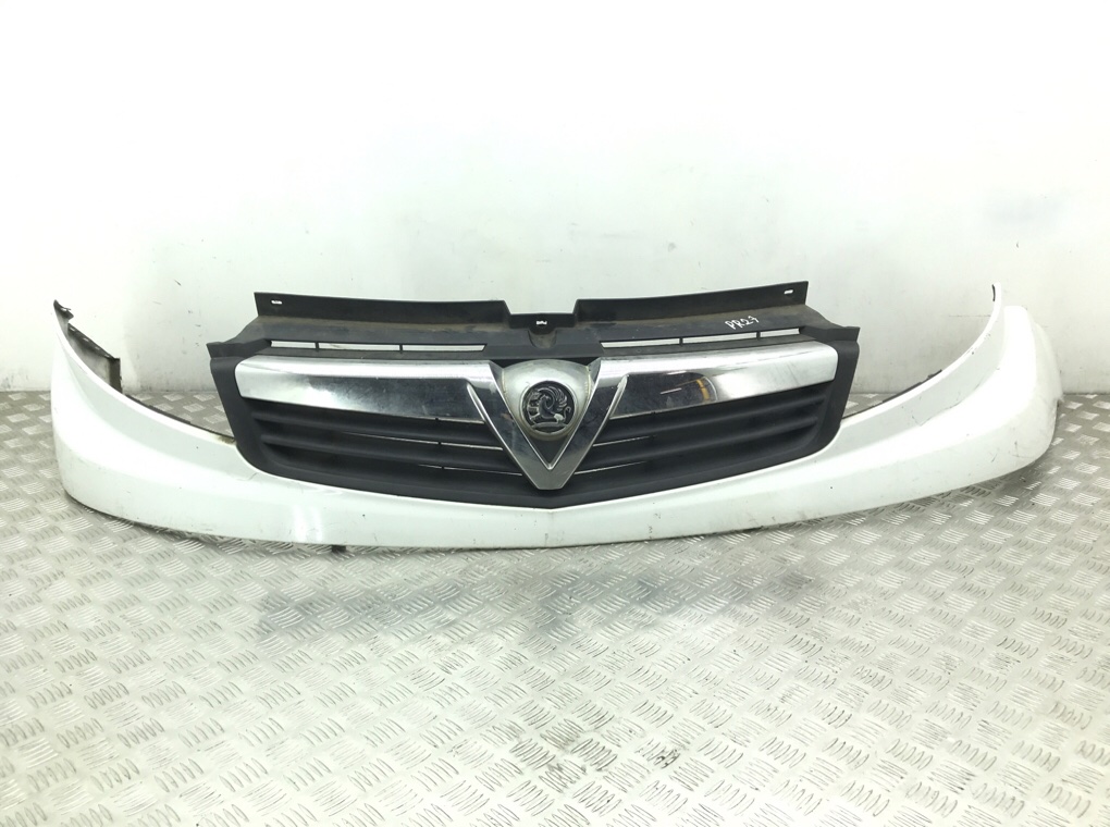 Решетка радиатора для Opel Vivaro, 2008 г. 2.0 CDTi дизель б/у