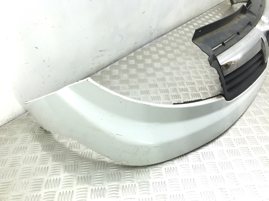 Решетка радиатора для Opel Vivaro, 2008 г. 2.0 CDTi дизель б/у — фото 3