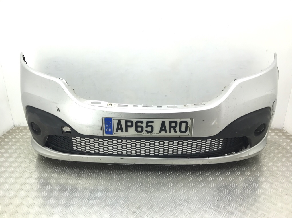 Бампер передний для Renault Trafic, 2015 г. 1.6 CDTI дизель б/у