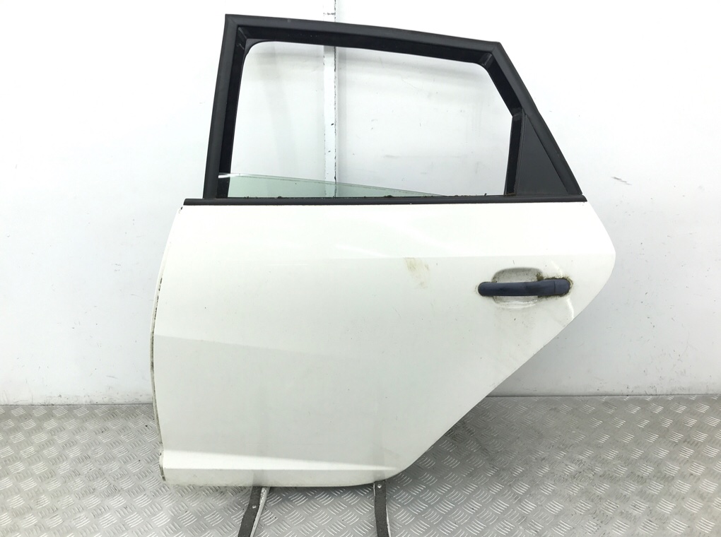 Дверь задняя левая для Seat Ibiza, 2013 г. 1.2 TDi дизель б/у