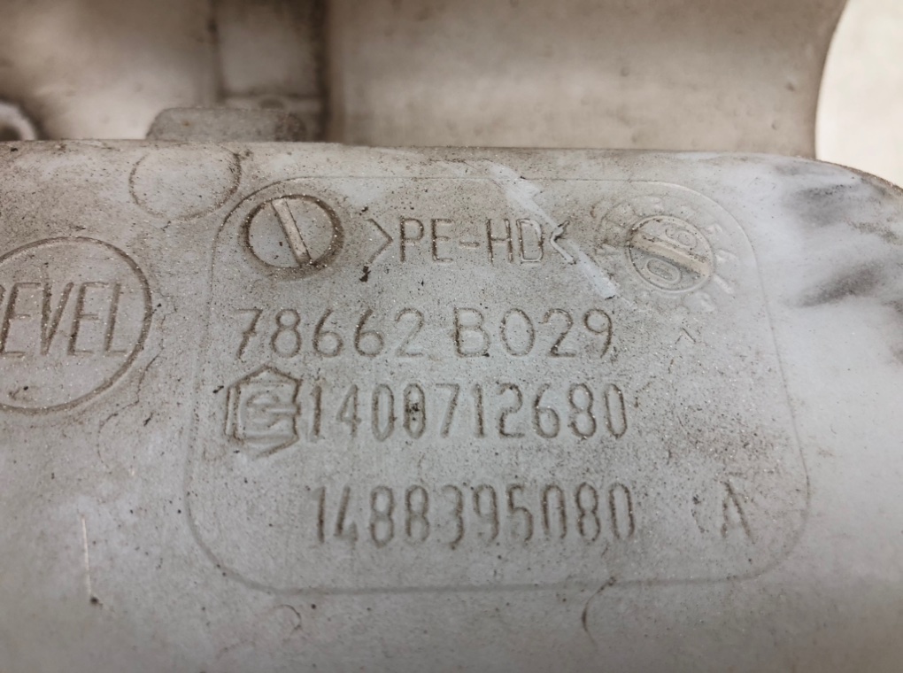 Бачок омывателя для Citroen C8, 2006 г. 2.0 HDi дизель б/у — фото 7