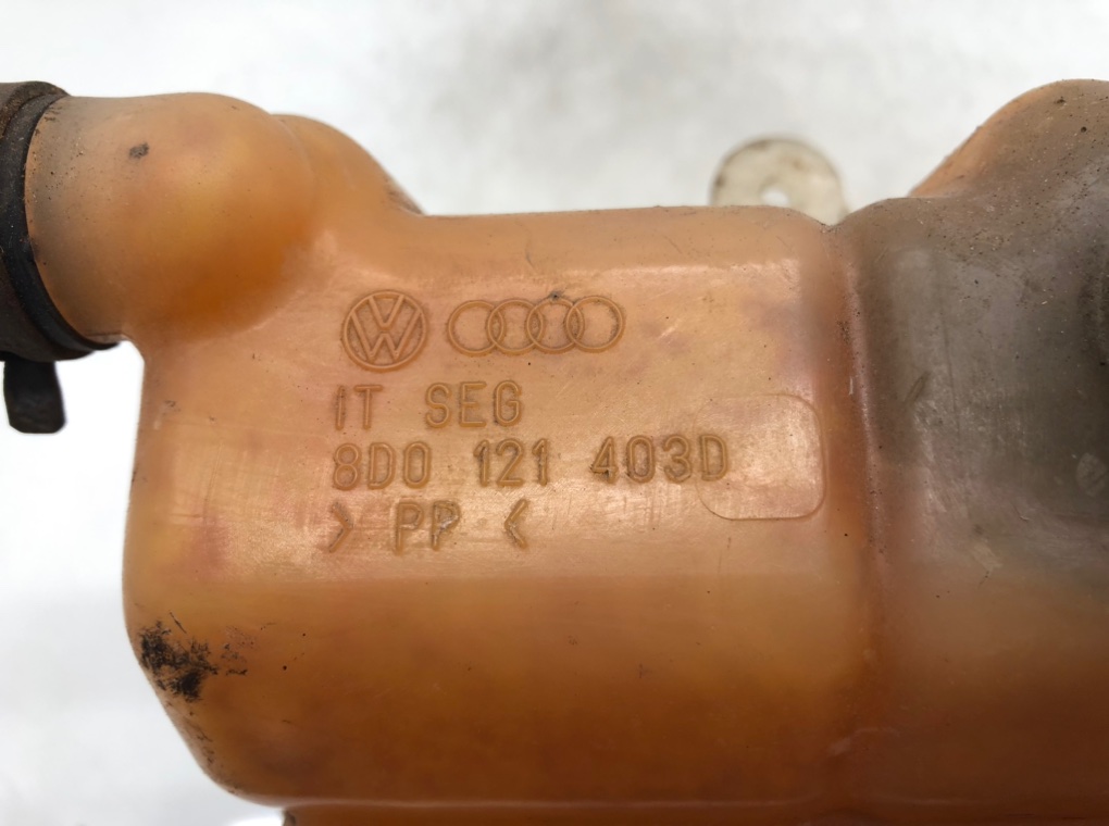 Бачок расширительный для Audi A4, 1997 г. 1.8 i бензин б/у — фото 6