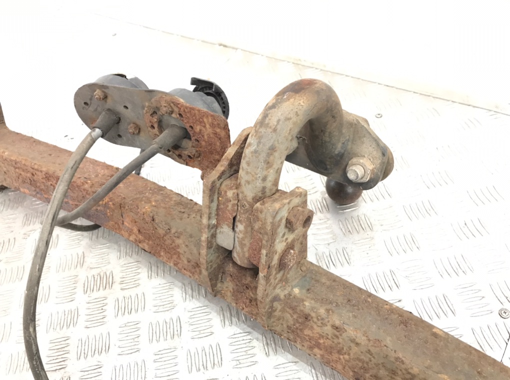 Прицепное устройство (фаркоп) для Peugeot 4007, 2009 г. 2.2 HDi дизель б/у — фото 7