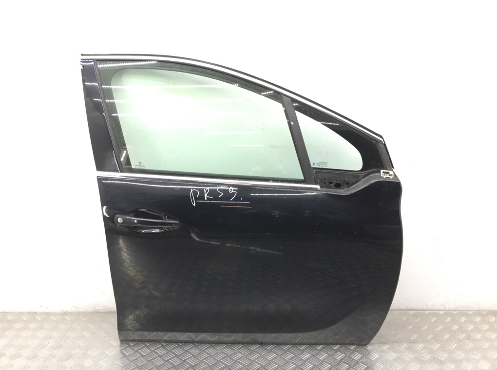 Дверь передняя правая для Peugeot 208, 2012 г. 1.4 HDi дизель б/у