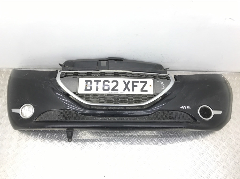 Бампер передний для Peugeot 208, 2012 г. 1.4 HDi дизель б/у