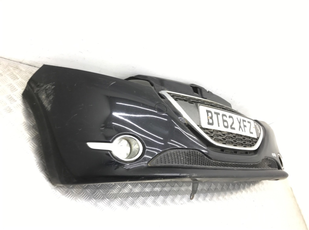 Бампер передний для Peugeot 208, 2012 г. 1.4 HDi дизель б/у — фото 3