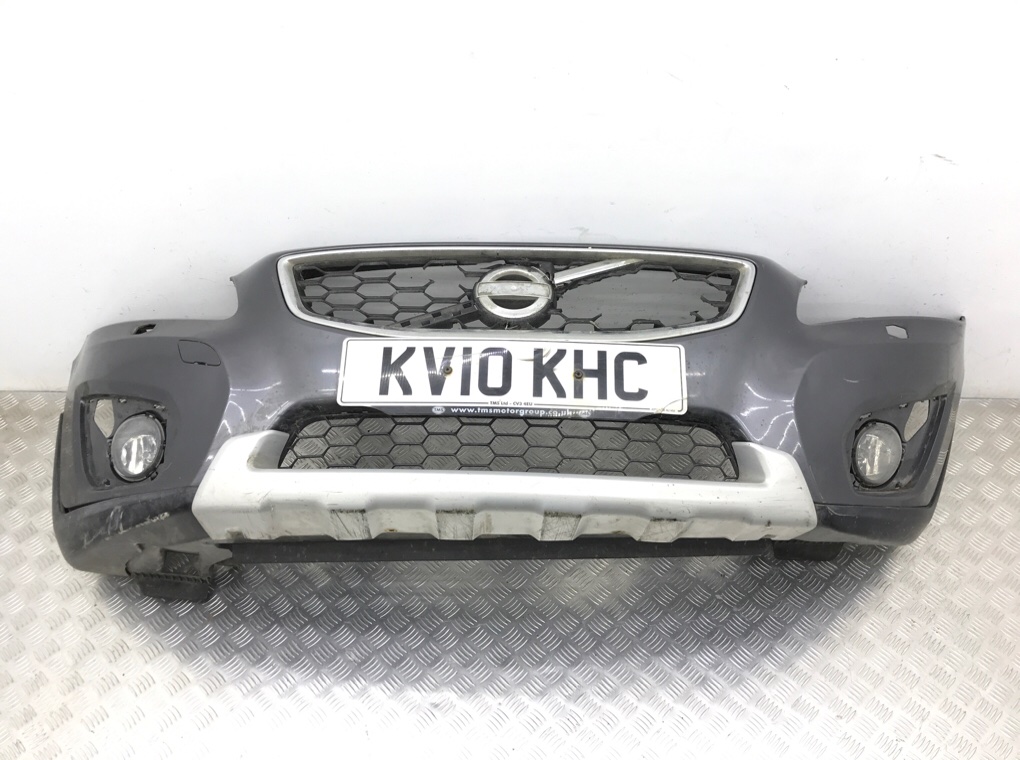 Бампер передний для Volvo C30, 2010 г. 2.0 TD дизель б/у