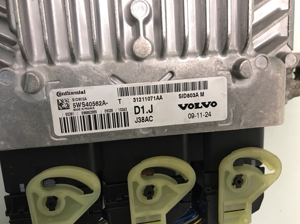 Блок управления двигателем для Volvo C30, 2010 г. 2.0 TD дизель б/у — фото 6