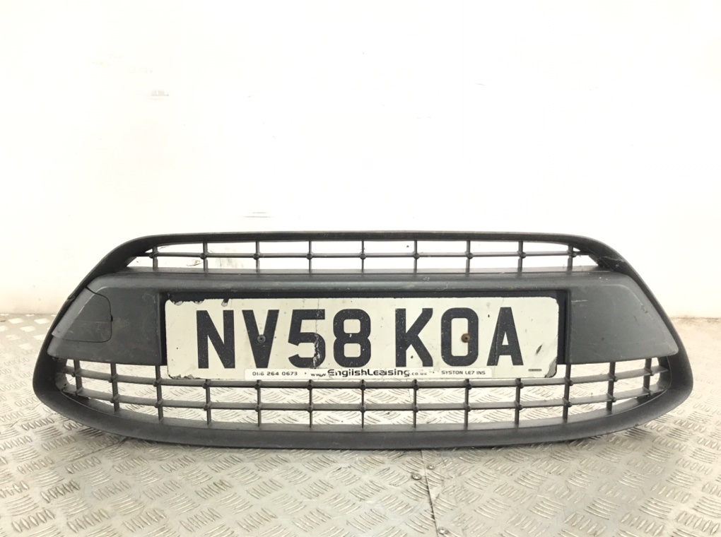Заглушка (решетка) в бампер передний для Ford Fiesta, 2009 г. 1.4 TDCi дизель б/у
