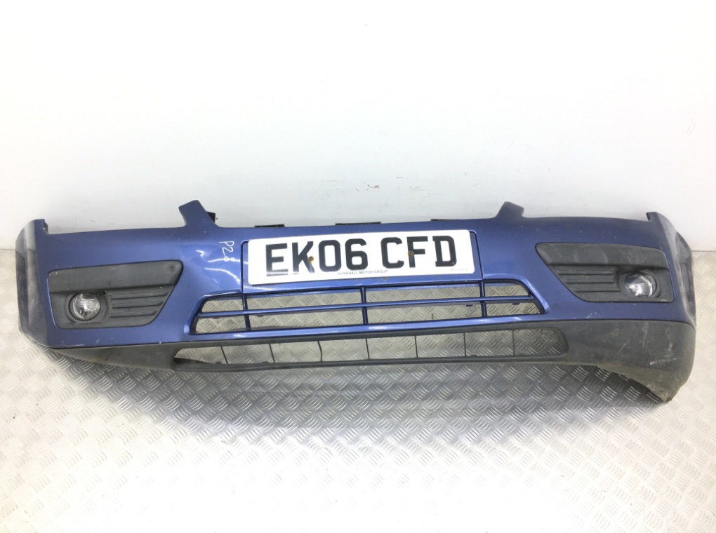 Бампер передний для Ford Focus, 2006 г. 1.8 TDCi дизель б/у