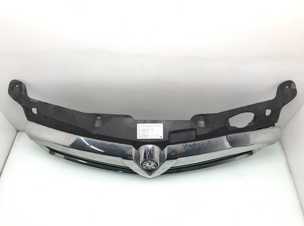 Решетка радиатора для Opel Astra, 2008 г. 1.7 CDTi дизель б/у — фото 2
