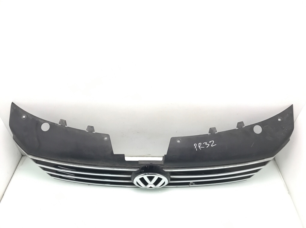 Решетка радиатора для Volkswagen Passat, 2010 г. 1.6 TDi дизель б/у — фото 2