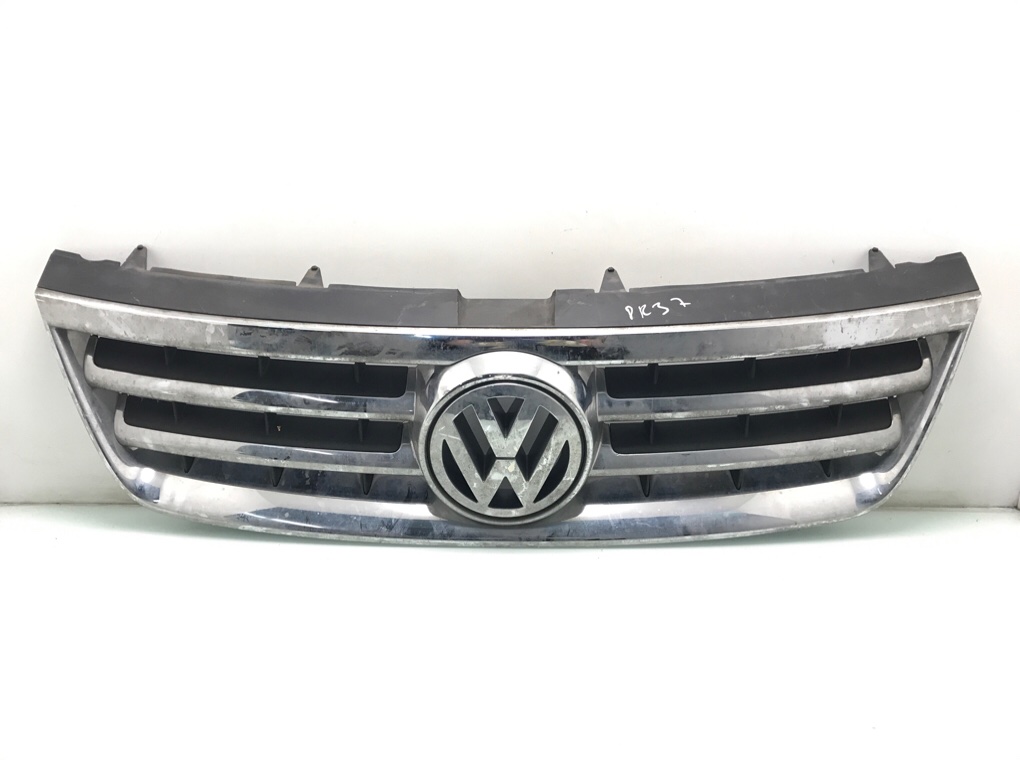 Решетка радиатора для Volkswagen Touareg, 2005 г. 2.5 TDi дизель б/у