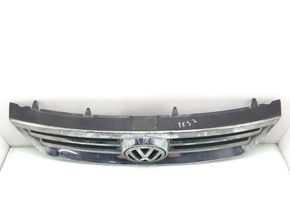 Решетка радиатора для Volkswagen Touareg, 2005 г. 2.5 TDi дизель б/у — фото 2