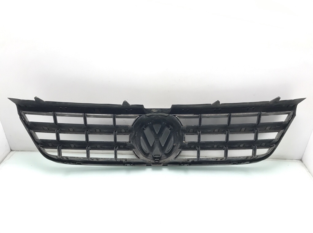 Решетка радиатора для Volkswagen Touareg, 2005 г. 2.5 TDi дизель б/у — фото 3