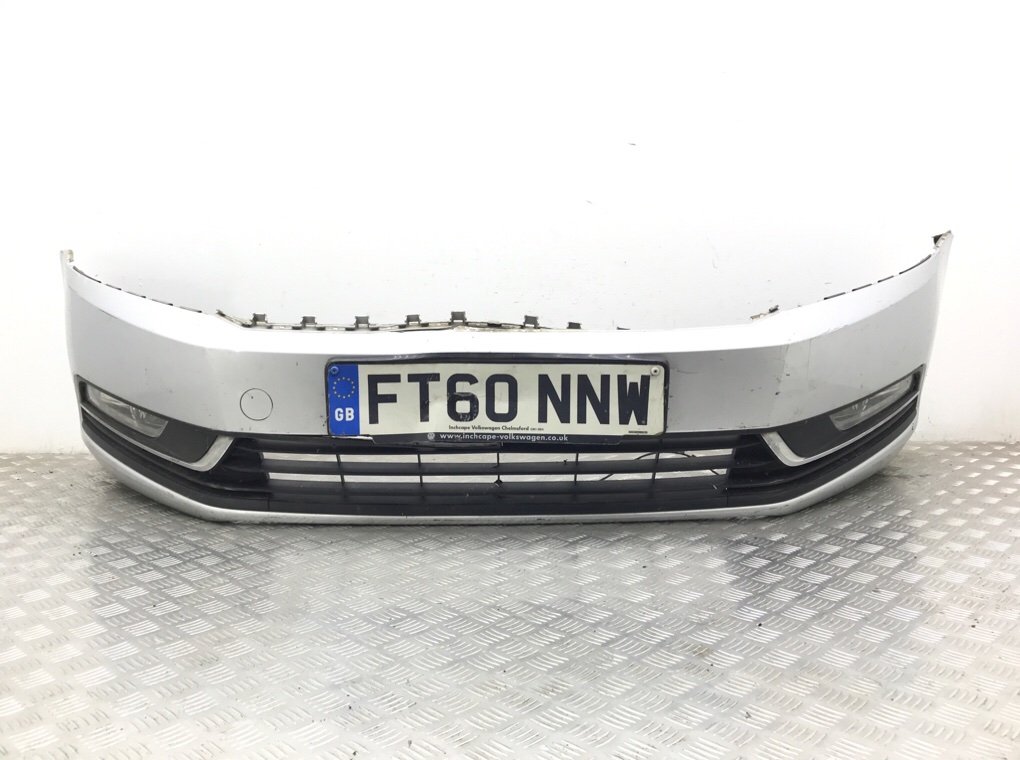 Бампер передний для Volkswagen Passat, 2010 г. 1.6 TDi дизель б/у