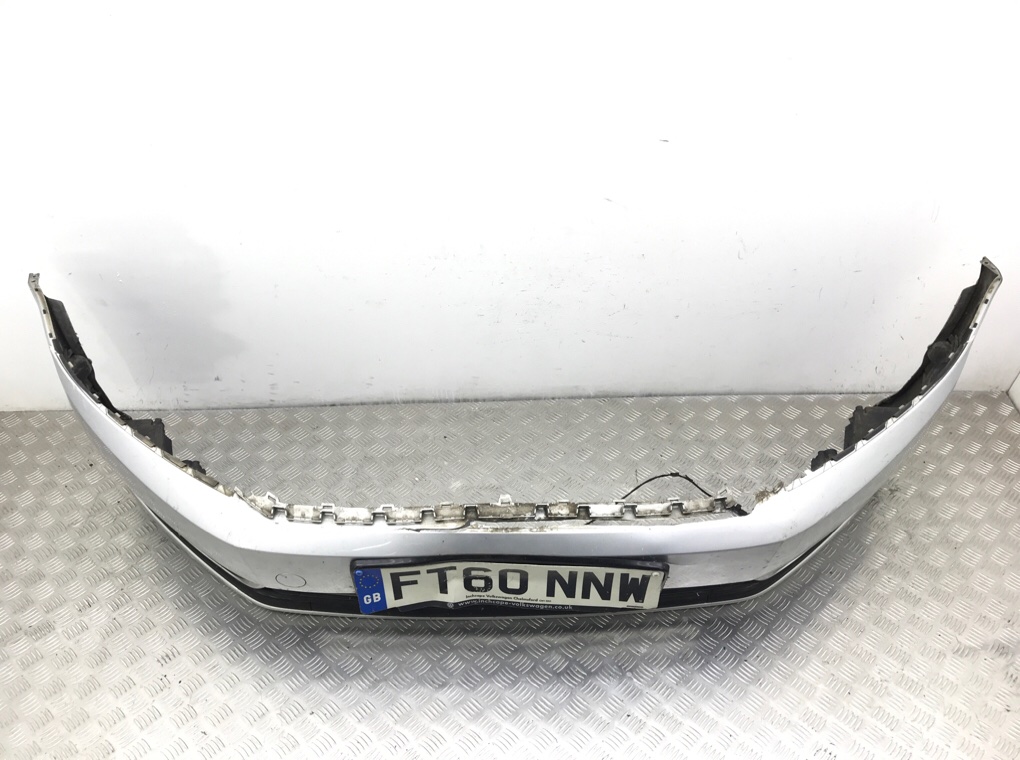 Бампер передний для Volkswagen Passat, 2010 г. 1.6 TDi дизель б/у — фото 2