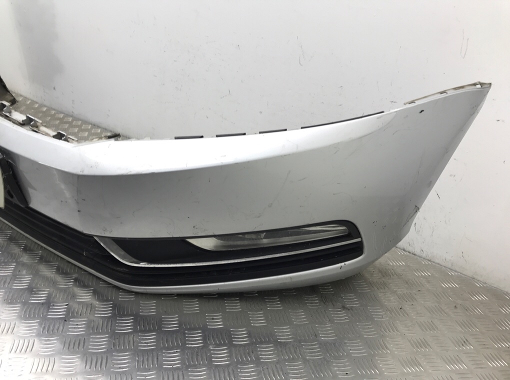 Бампер передний для Volkswagen Passat, 2010 г. 1.6 TDi дизель б/у — фото 4