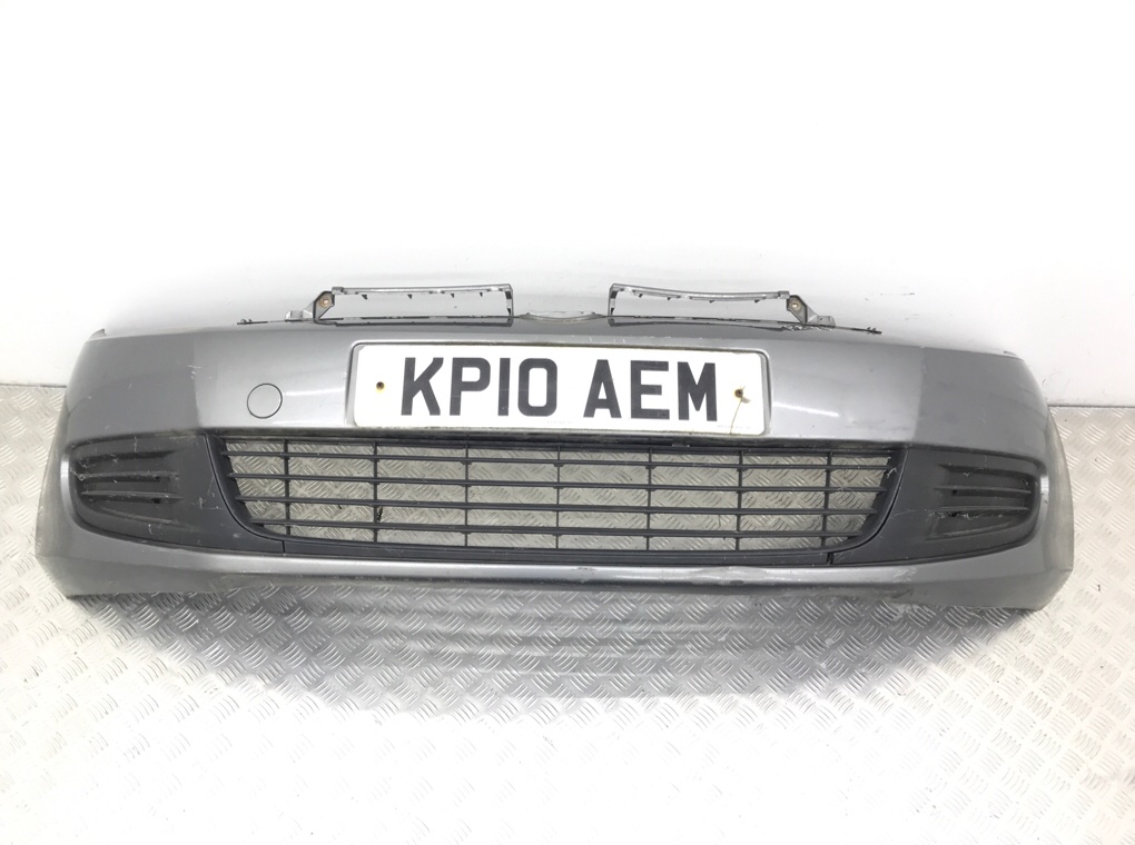 Бампер передний для Volkswagen Golf, 2010 г. 1.6 TDi дизель б/у