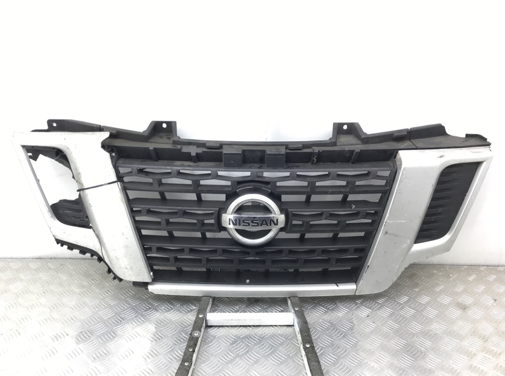 Решетка радиатора для Nissan NV400, 2015 г. 2.3 DCI дизель б/у