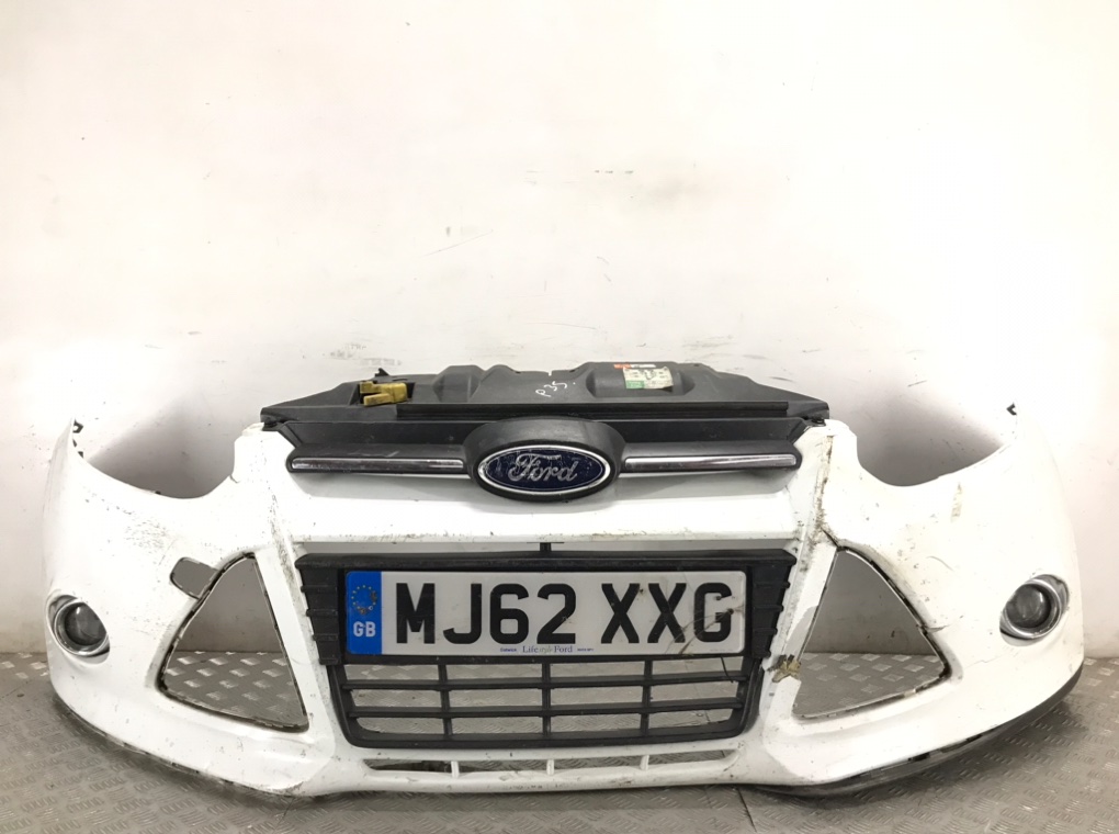 Бампер передний для Ford Focus, 2012 г. 1.6 TDCi дизель б/у