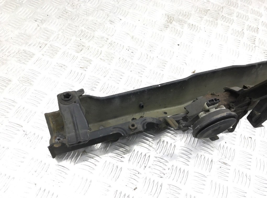 Планка под капот для Toyota Corolla Verso, 2006 г. 2.2 TD дизель б/у — фото 5