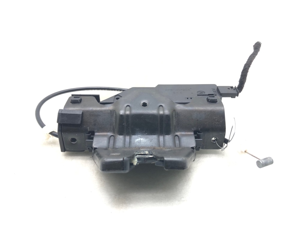 Замок багажника для BMW 3 E90/E91/E92/E93, 2007 г. 2.0 TD дизель б/у — фото 2