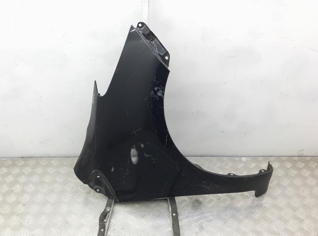 Крыло переднее правое для Toyota Yaris, 2009 г. 1.4 TD дизель б/у
