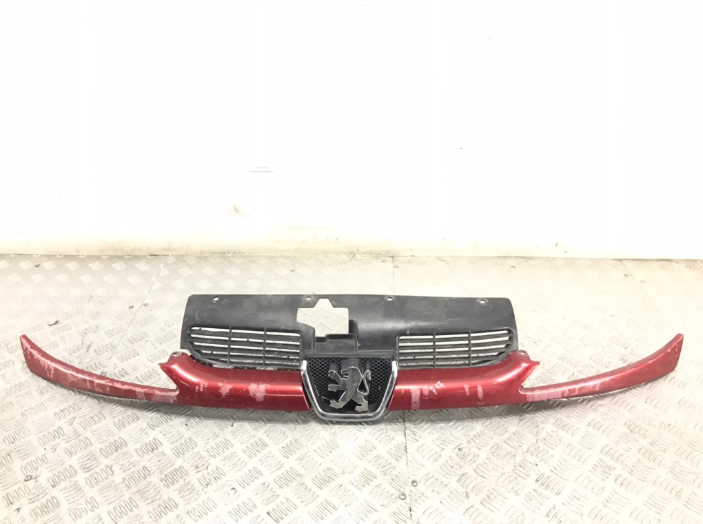 Решетка радиатора для Peugeot 206, 2006 г. 1.4 i бензин б/у