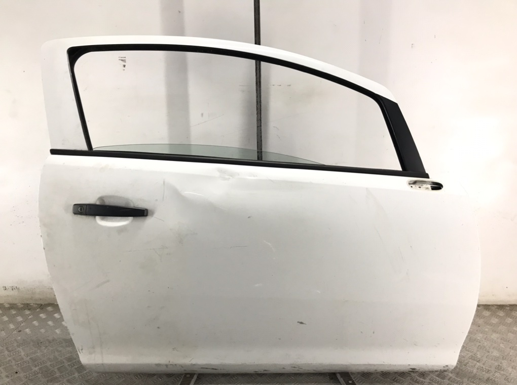 Дверь передняя правая для Opel Corsa, 2011 г. 1.3 CDTi дизель б/у