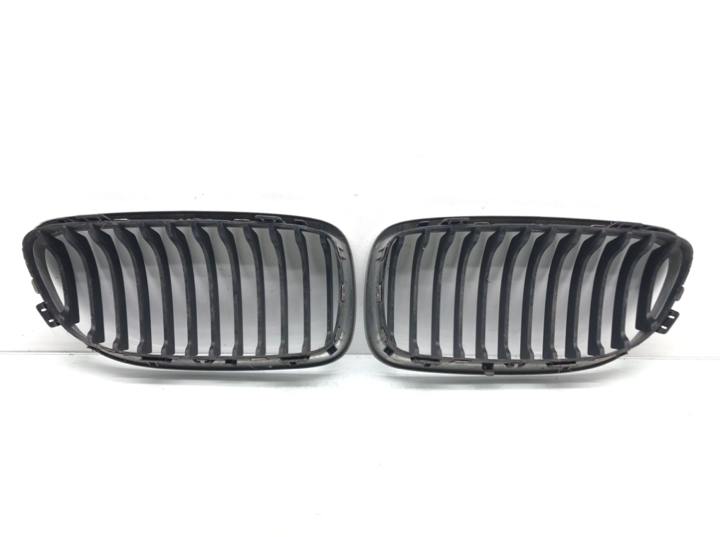 Решетка радиатора для BMW 3 E90/E91/E92/E93, 2007 г. 2.0 TD дизель б/у — фото 2