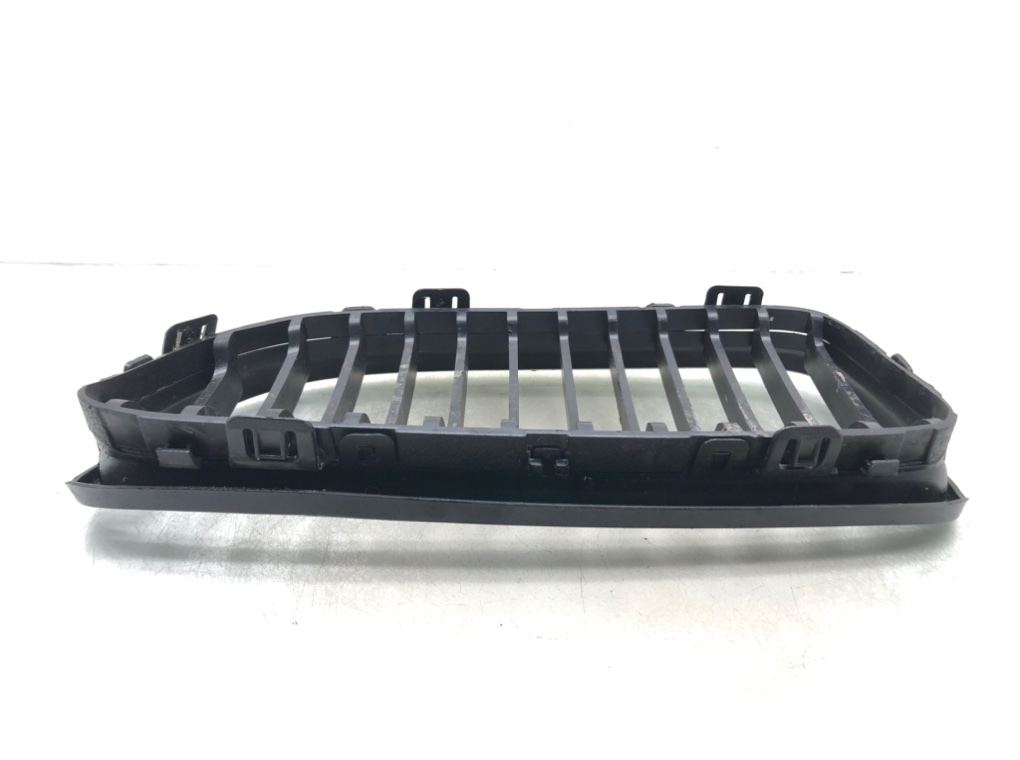 Решетка радиатора для BMW 3 E90/E91/E92/E93, 2011 г. 2.0 TD дизель б/у — фото 5