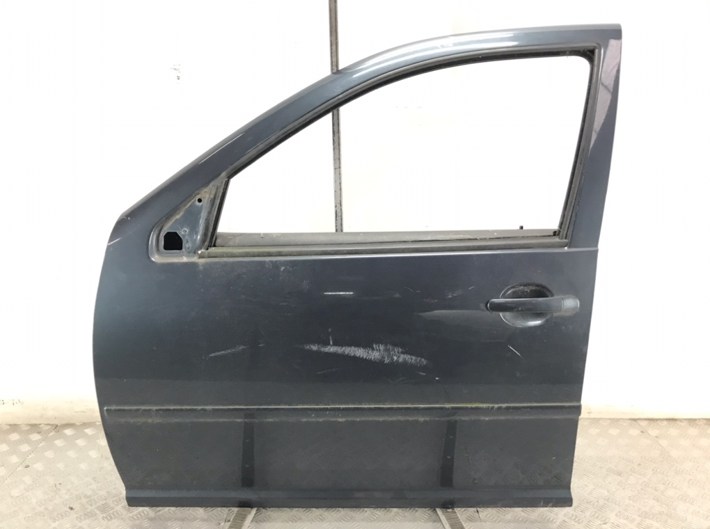 Дверь передняя левая для Volkswagen Bora, 2002 г. 1.9 TDi дизель б/у