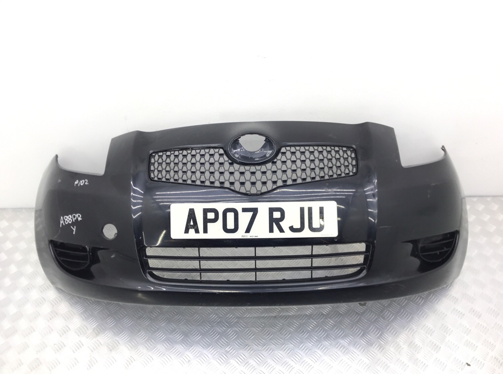 Бампер передний для Toyota Yaris, 2007 г. 1.4 TD дизель б/у