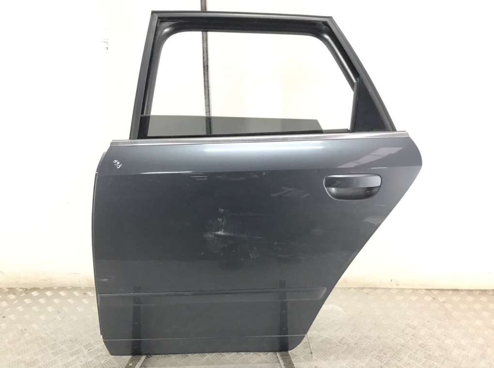 Дверь задняя левая для Audi A4, 2003 г. 1.9 TDi дизель б/у