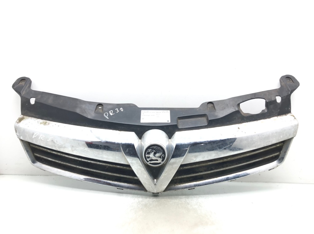 Решетка радиатора для Opel Astra, 2010 г. 1.3 CDTi дизель б/у