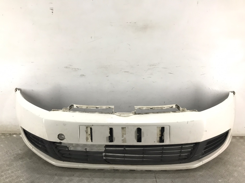 Бампер передний для Volkswagen Golf, 2010 г. 2.0 TDi дизель б/у