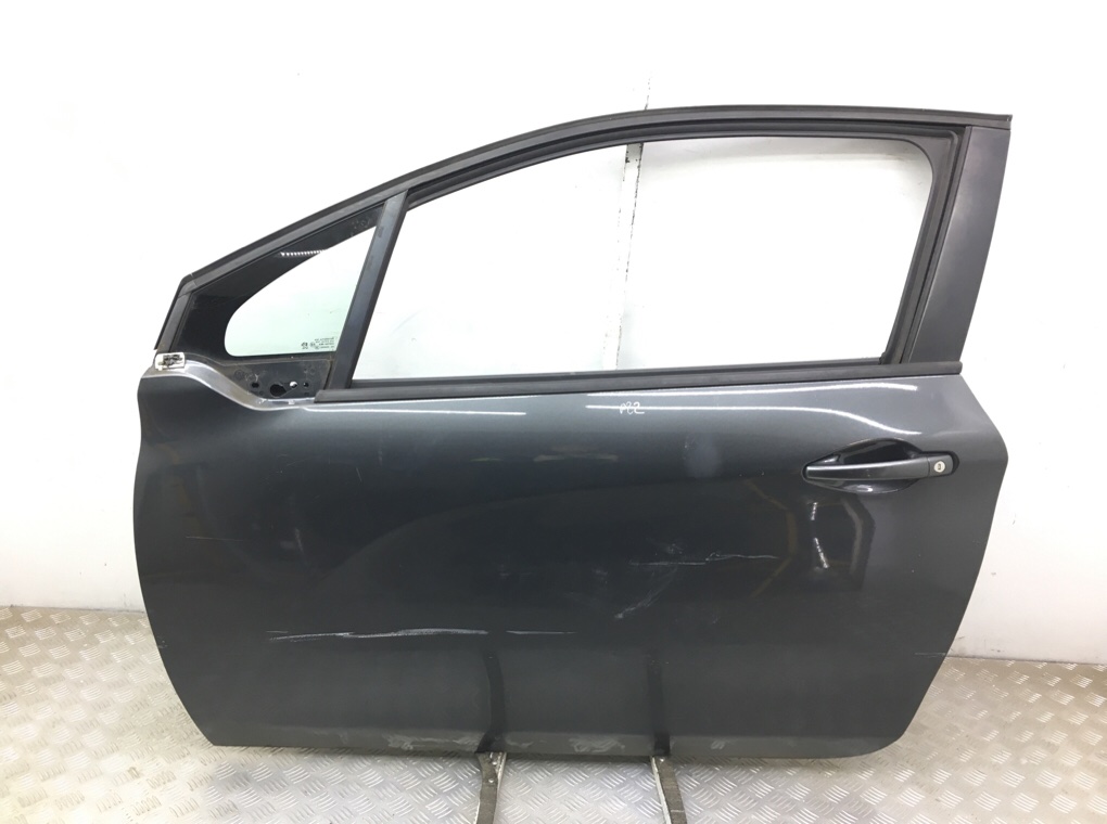 Дверь передняя левая для Peugeot 208, 2014 г. 1.2 i бензин б/у