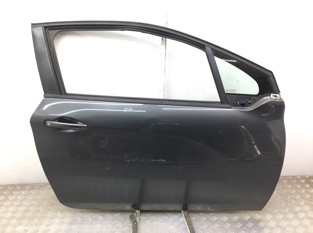 Дверь передняя правая для Peugeot 208, 2014 г. 1.2 i бензин б/у