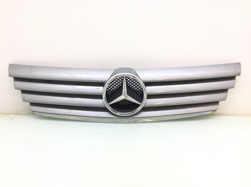 Решетка радиатора для Mercedes C W203, 2003 г. 1.8 i бензин б/у