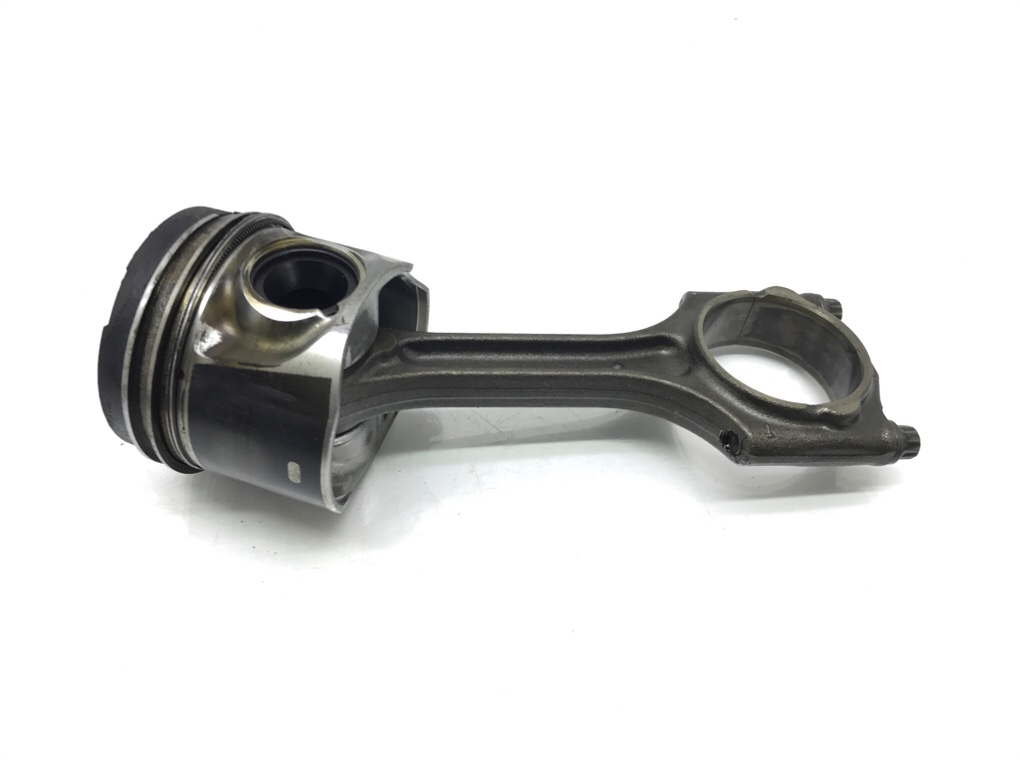 Поршень для Volvo XC60, 2010 г. 2.0 D дизель б/у
