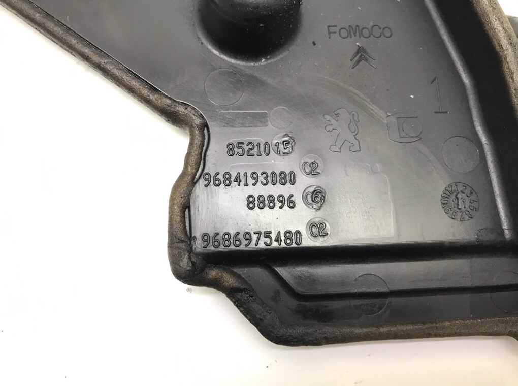 Защита (кожух) ремня ГРМ для Ford Focus, 2012 г. 1.6 TDCi дизель б/у — фото 5