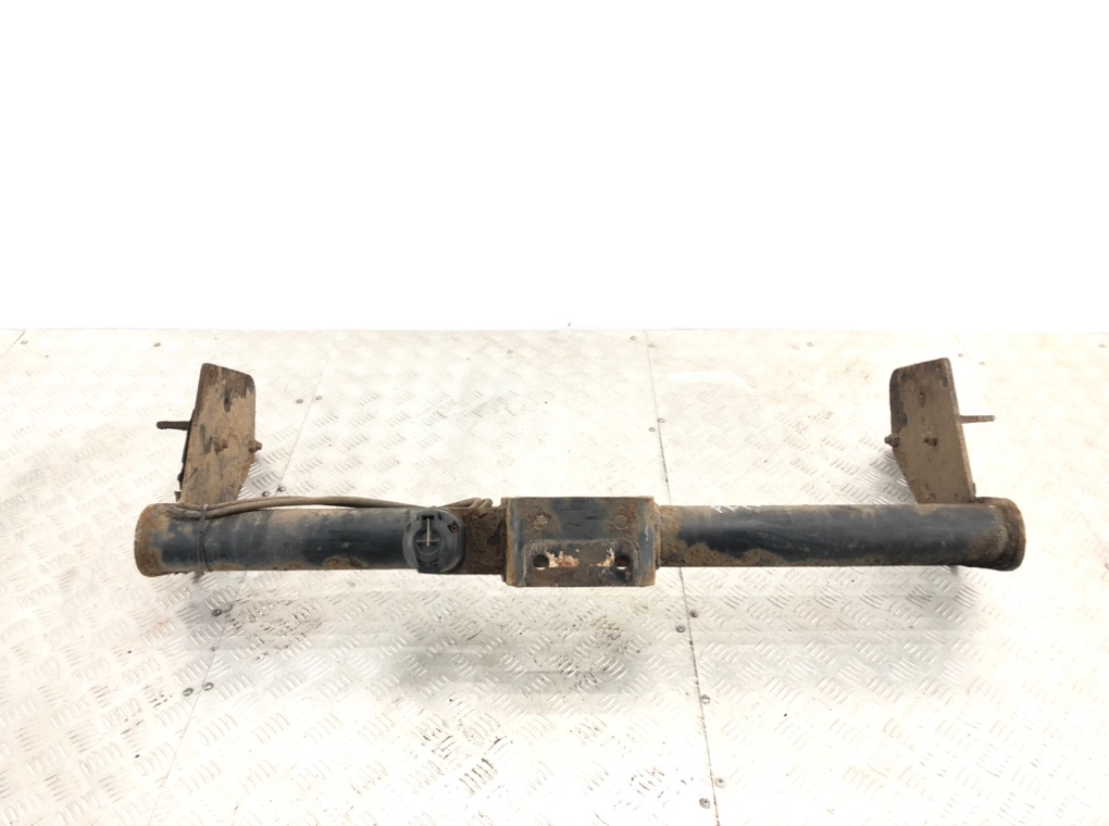 Прицепное устройство (фаркоп) для Nissan Navara, 2014 г. 3.0 DCi дизель б/у