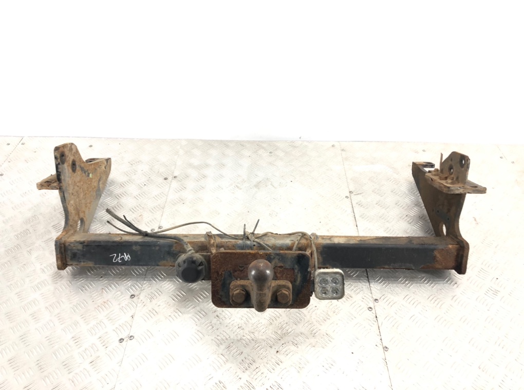 Прицепное устройство (фаркоп) для Nissan Navara, 2016 г. 2.3 DCi дизель б/у