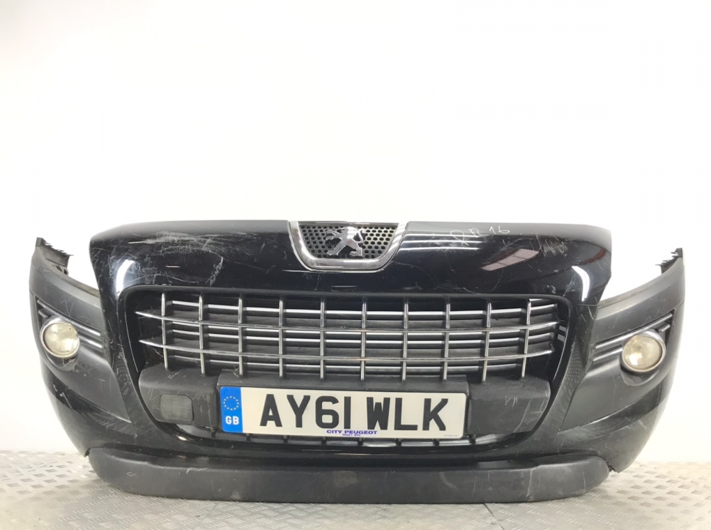 Бампер передний для Peugeot 3008, 2011 г. 1.6 HDi дизель б/у